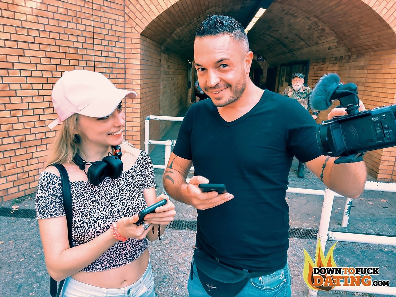 Petite Teen Andy Star Penetração Vaginal Ao Ar Livre