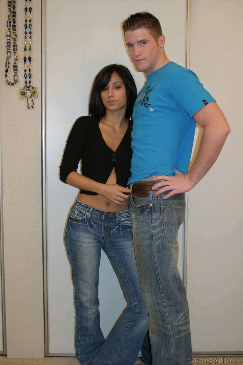 Reena Sky 从阴道到乳房被覆盖着精液