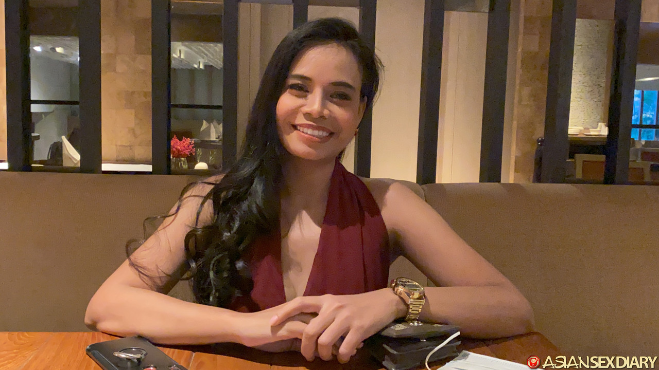 POV Со Спины С Горячей Любительской Мамой Барби С В Джи-Стринг