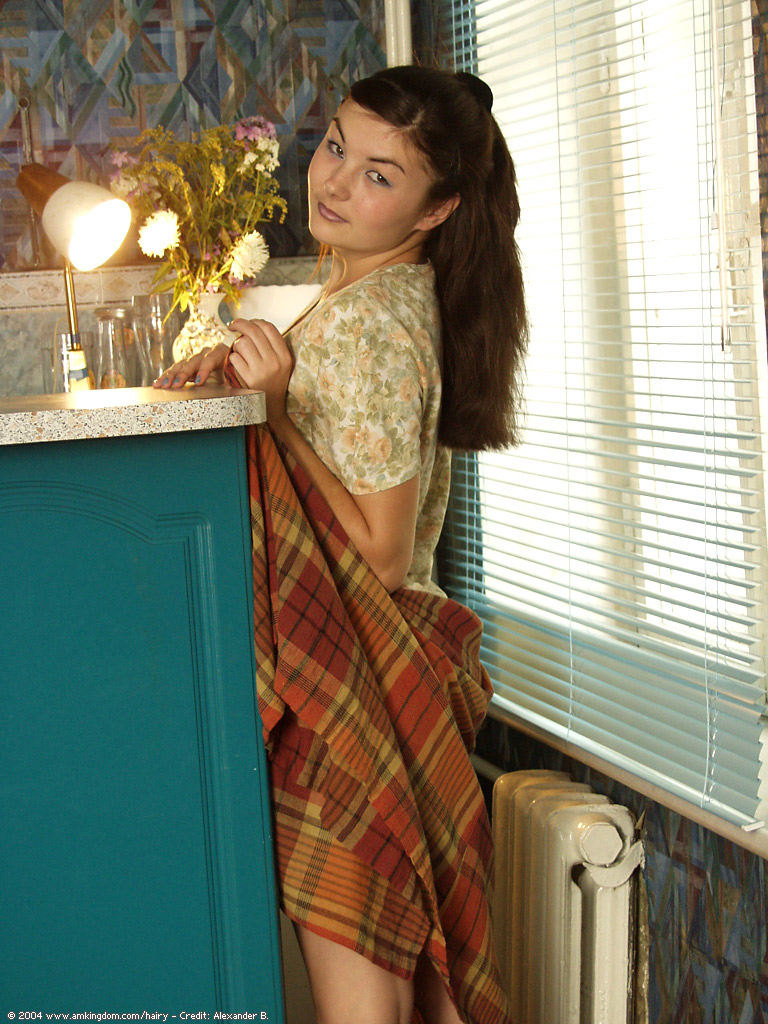 Amateur Katta Aljamila Tarahi Furjaha Alshaara Ma Althadiya Alkabira