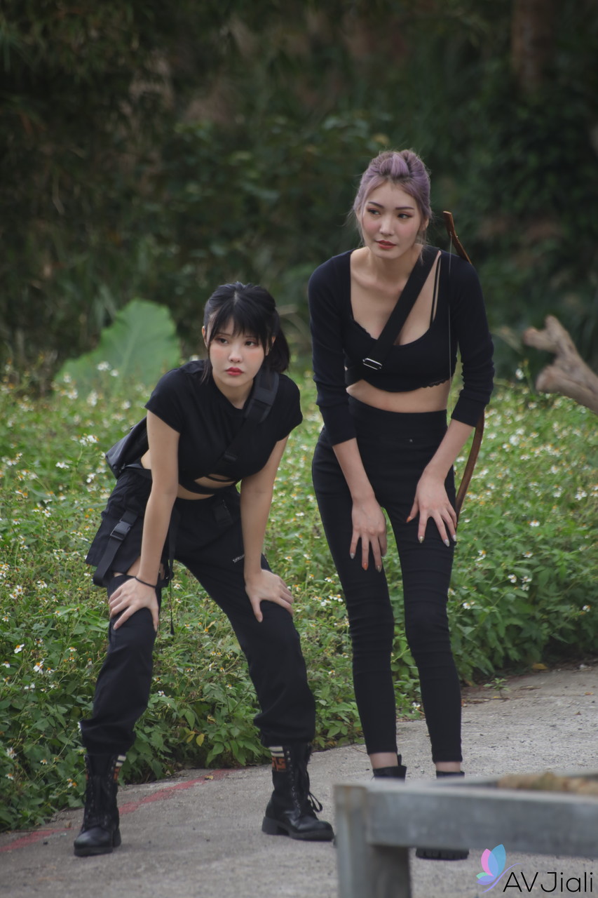 जंगली एशियाई बेब ली झियान आउटडोर अनुष्ठान सेक्स में चुदाई