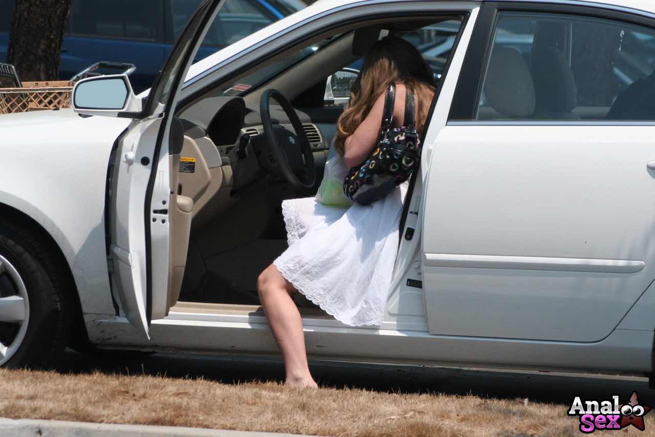 Меган Рис Вспышка Трусов Под Юбкой Ведет К Действию Из Задницы В Рот