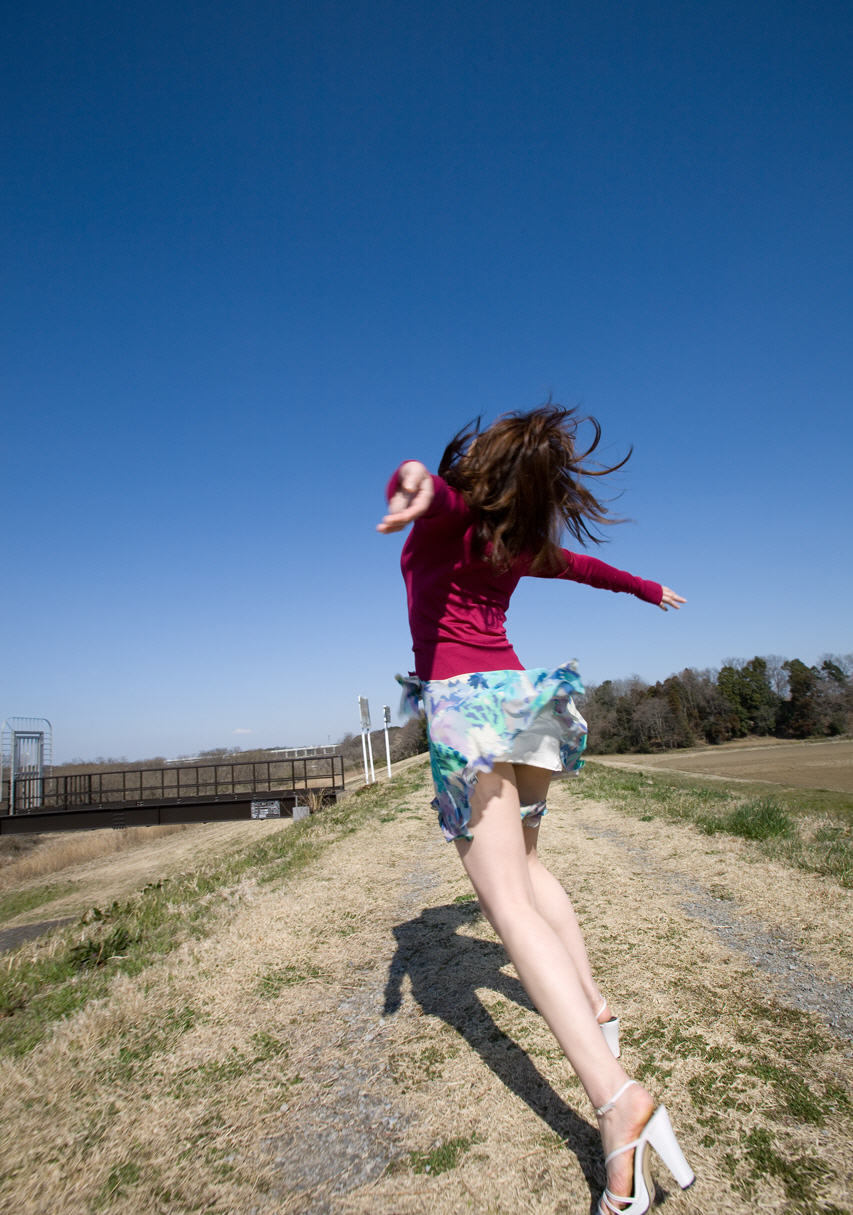 Maiko Kazano, Красивая Японская Девушка, Обнажает Свои Большие Сиськи, Снимая Одежду