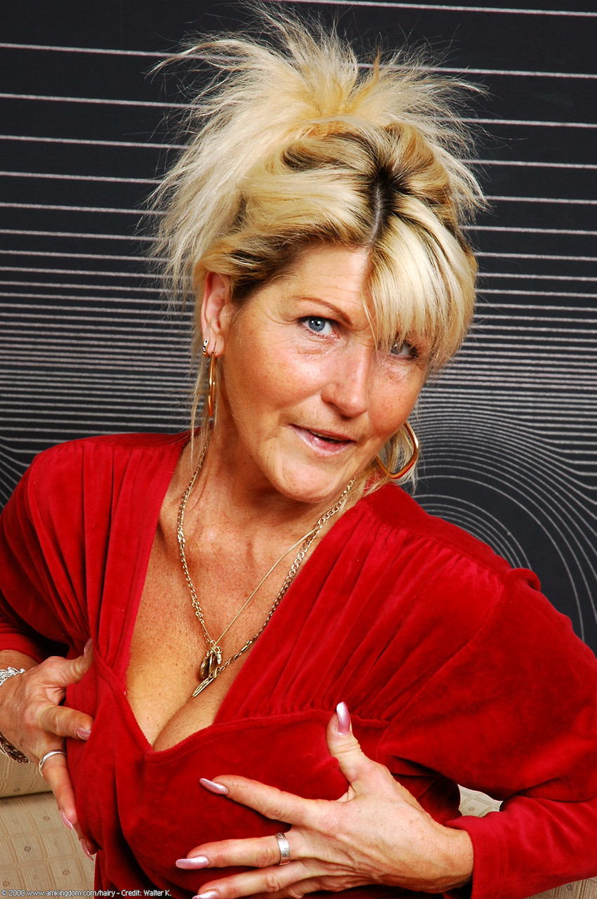 ATK 档案呈现雷娜特裸体 XXX 动作