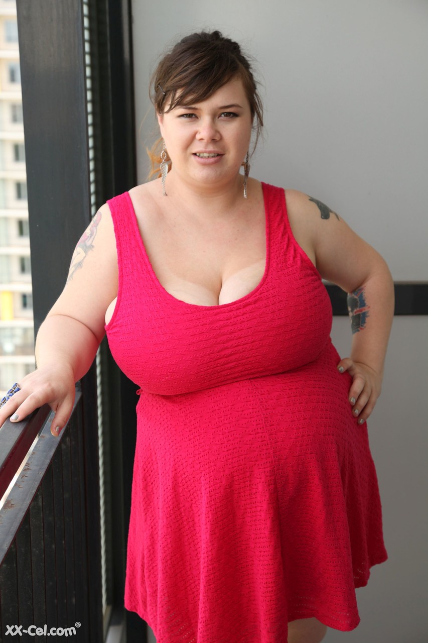 Solo Morena Rellena Roxanne Miller Enseña Panza Gorda Y Tetas Monstruosas