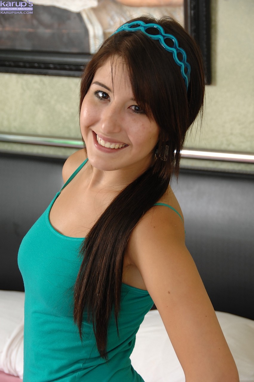 Kinky Teen Missi Daniels With Natural Tits Blowjob And Riding Stiff Rod