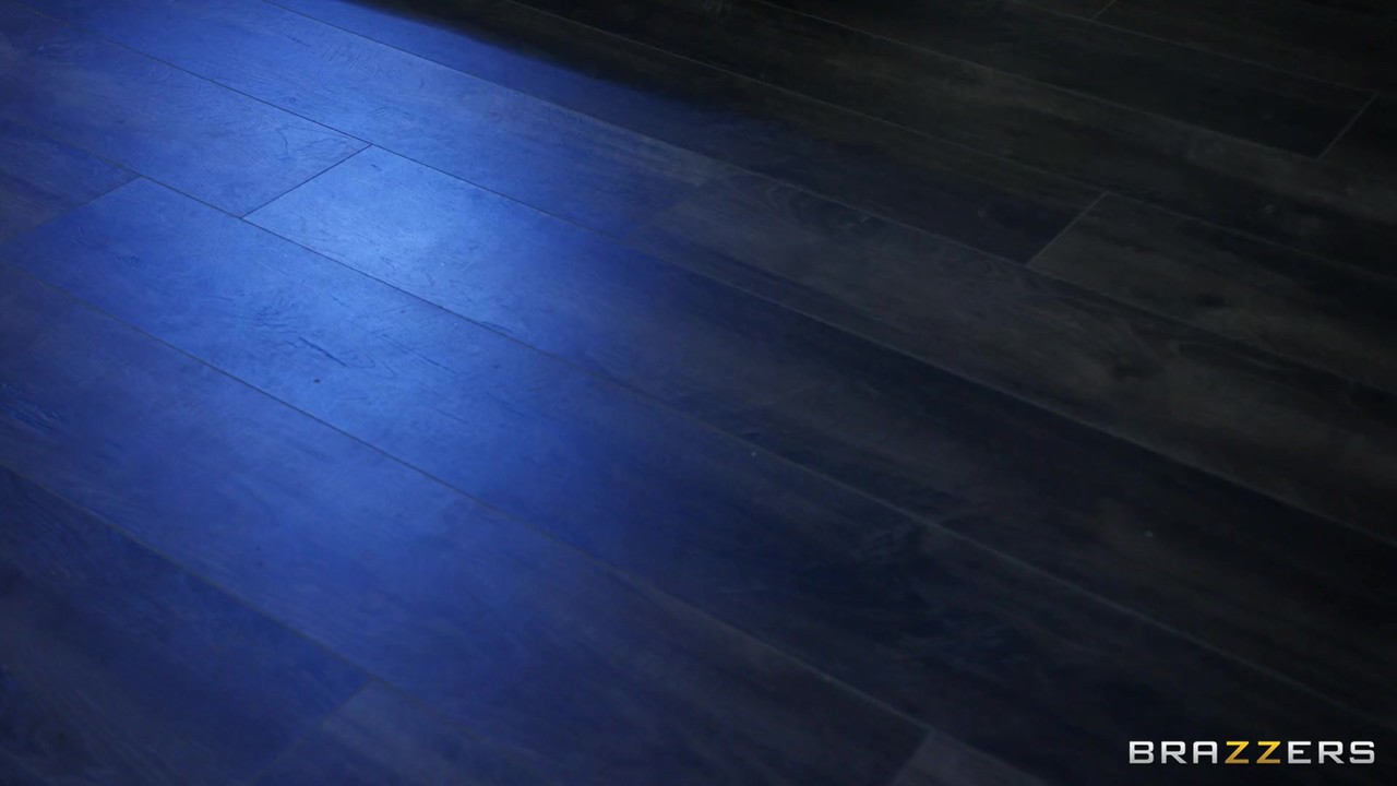 真实人妻故事：阿玛丽·安妮与肯齐·安妮与昆顿·詹姆斯裸体