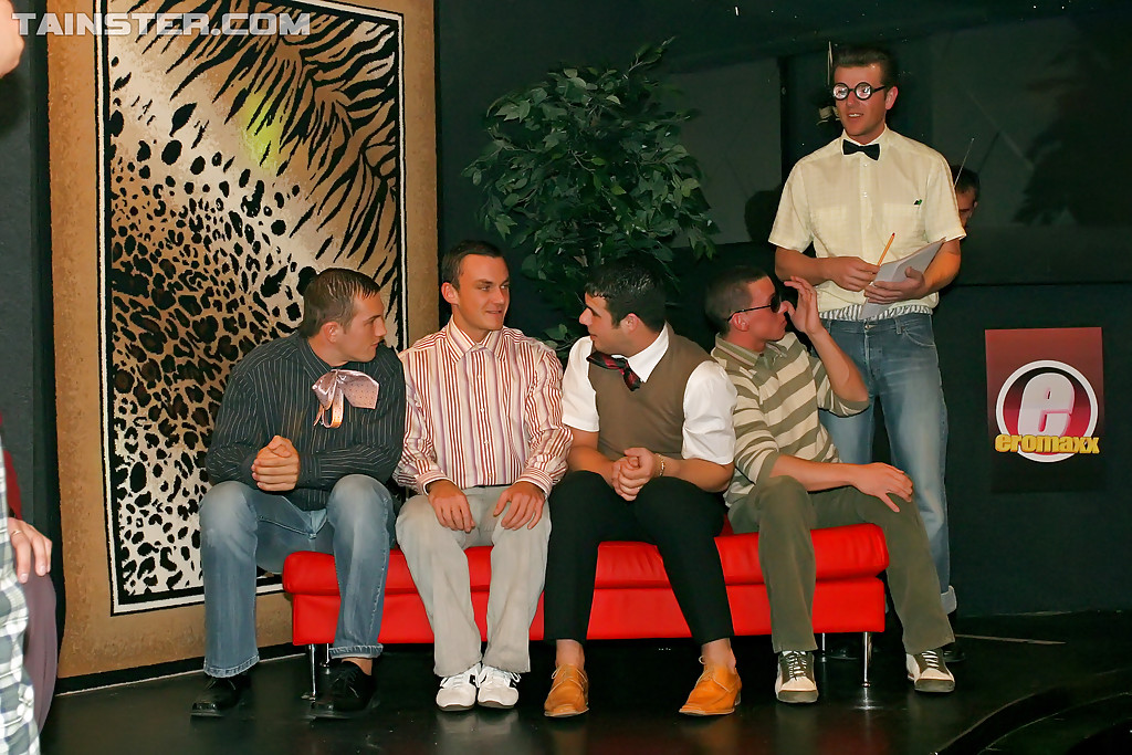 Drunk Night Party With Lewd Milfs Going Down On Stiff Cocks