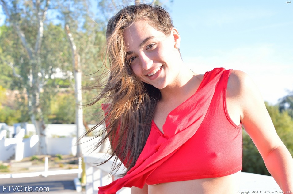 مراهقة برية عامة إضاءة تنورة وتمتد مهبل للقبضة واللعب