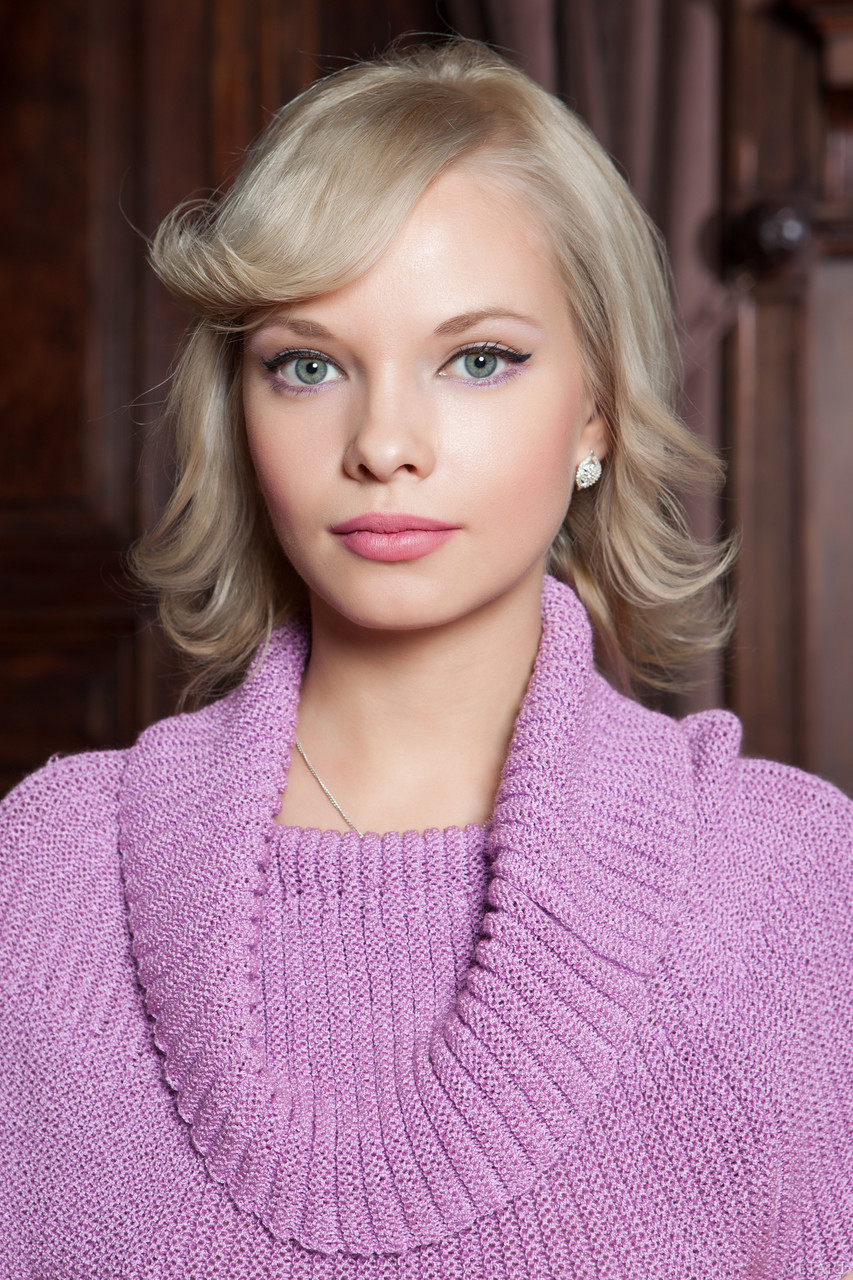 الشقراء الرائعة عارية فيونا A تتصور