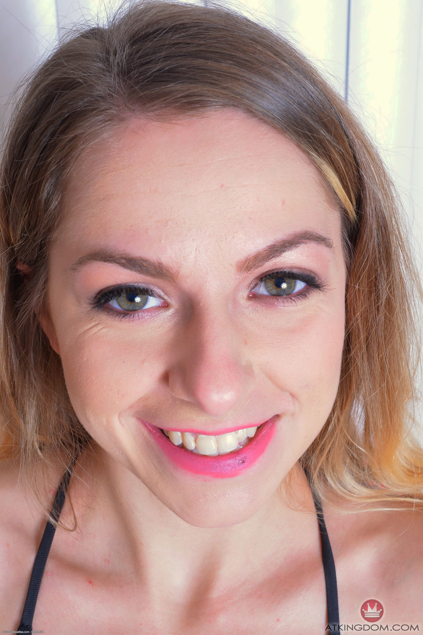 अलाना समर्स ATK गैलरिया पोर्न गैलरी में