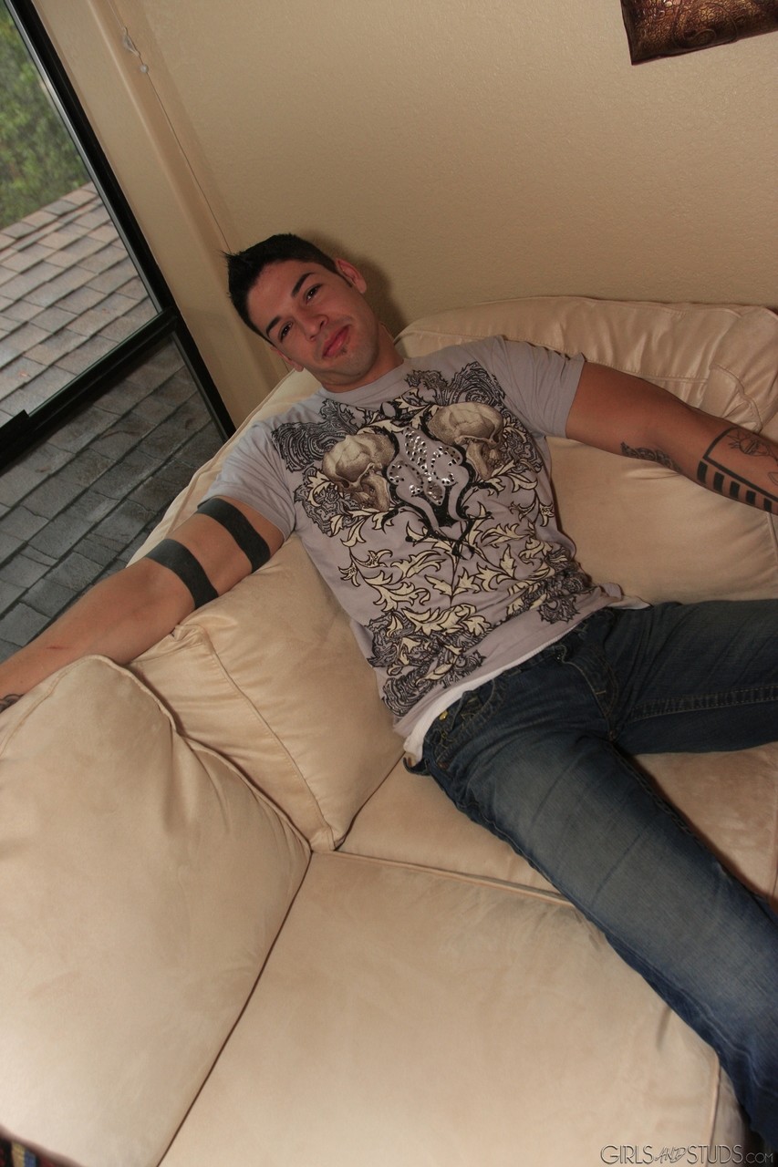 الشقراء الصغيرة ماديسون ميسون تركب بشغف فارس القضيب الكبير