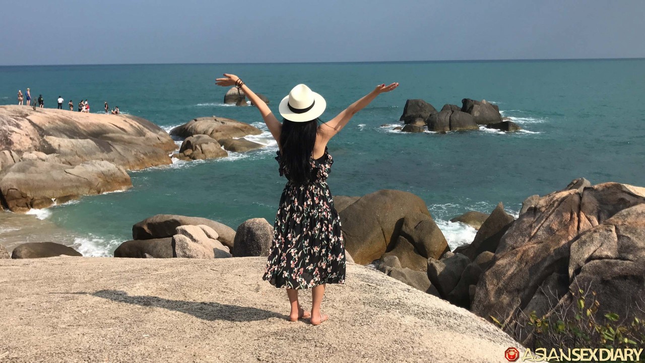 セクシーなアジア人熟女May Oと彼女の巨乳デカ尻との主観ハードコア