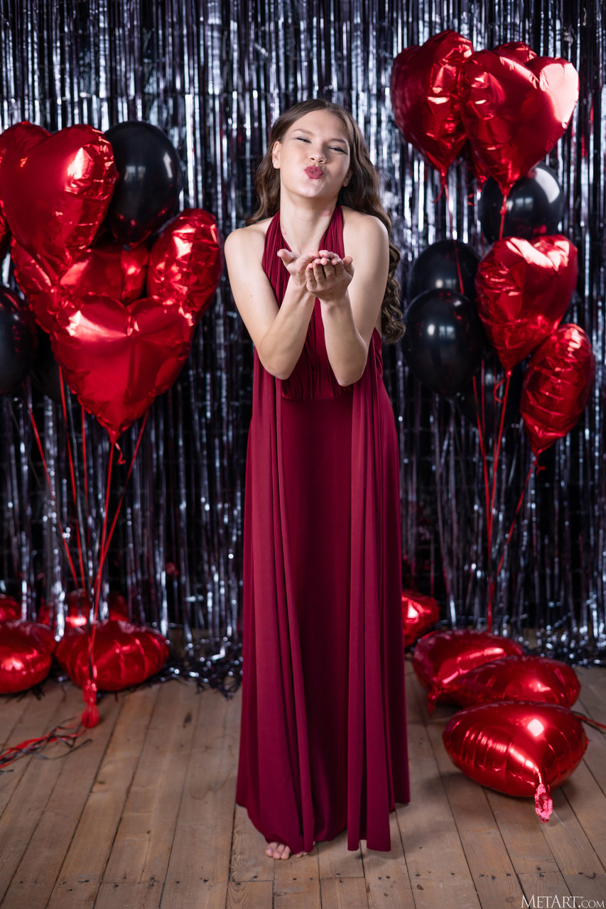 إيلا بونيتا تقدم أداء XXX ساخن لصالح ميت آرت