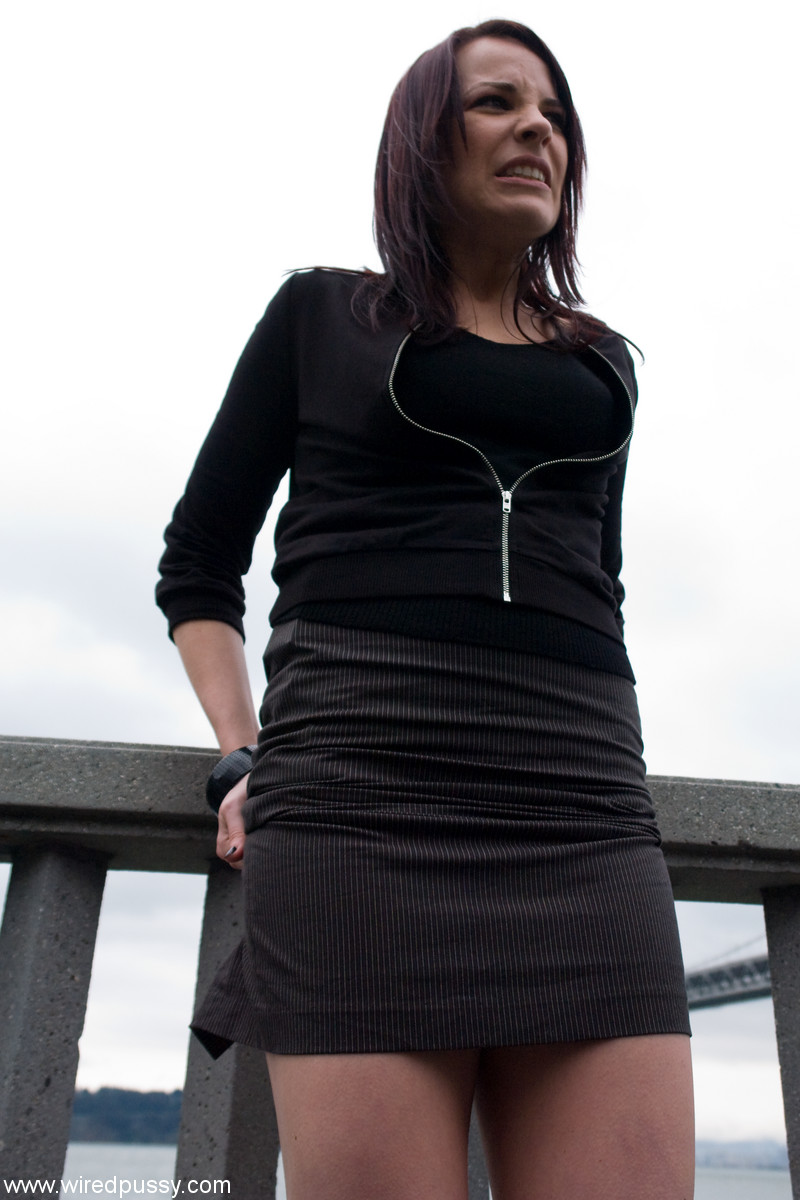 Verdrahte Muschi Mit Dana DeArmond In Heißem Lesbischen Bondage