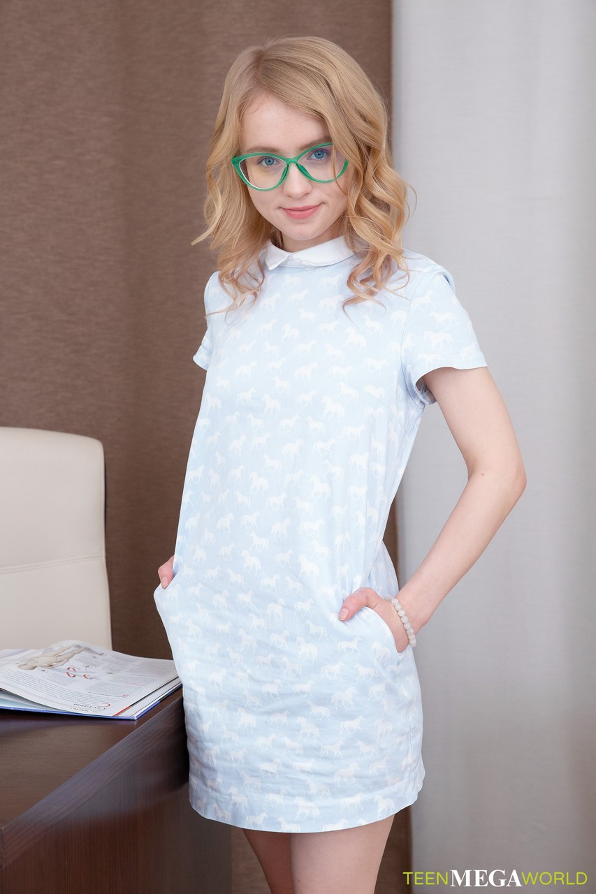 Lightfairy Se Fait Défoncer La Chatte Et Reçoit Un Énorme Faciale