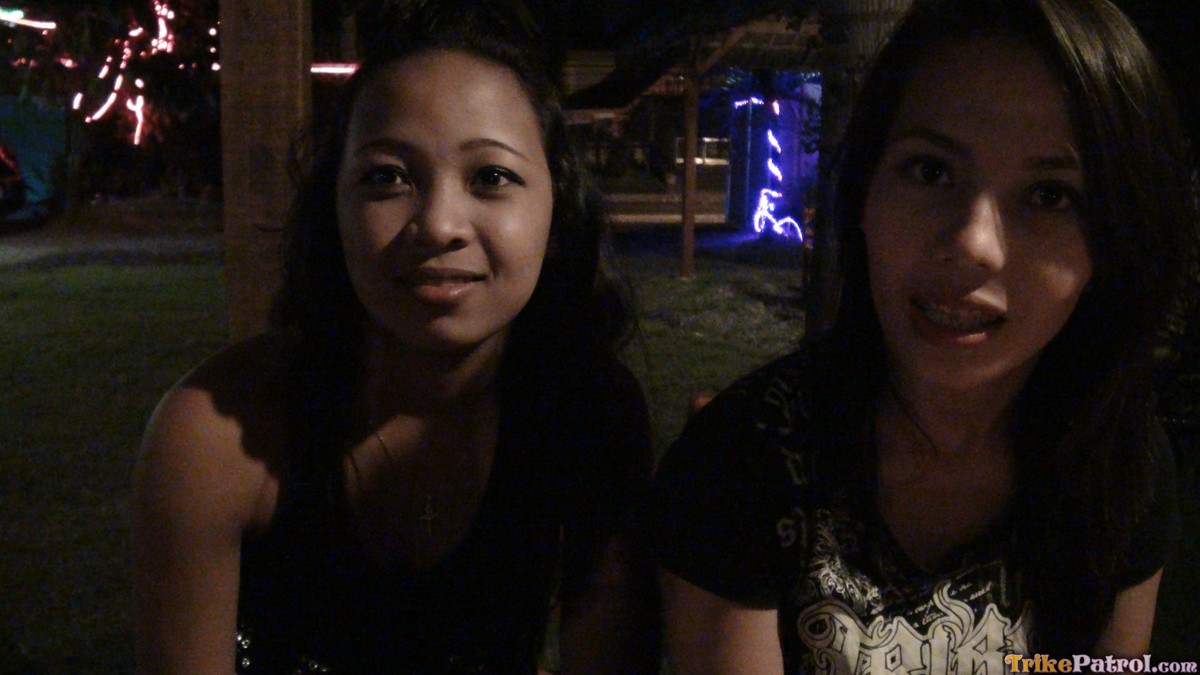 可爱的菲律宾女孩Fhae Macan口交凌乱和裸体摆姿