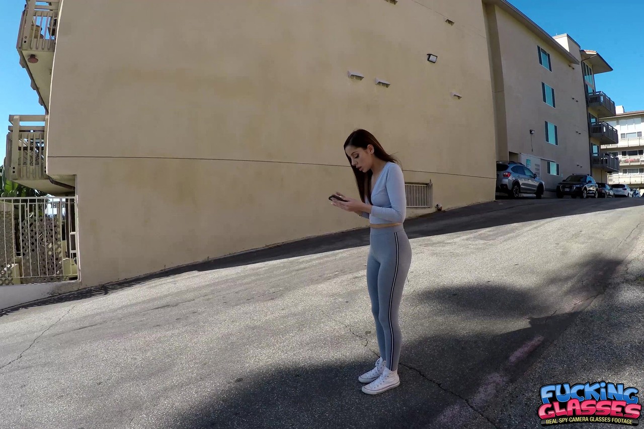 شقراء مراهقة فانا باردوت تستمتع بمشاهدة من خلال العين الأولى الإصبع والجماع المهبلي