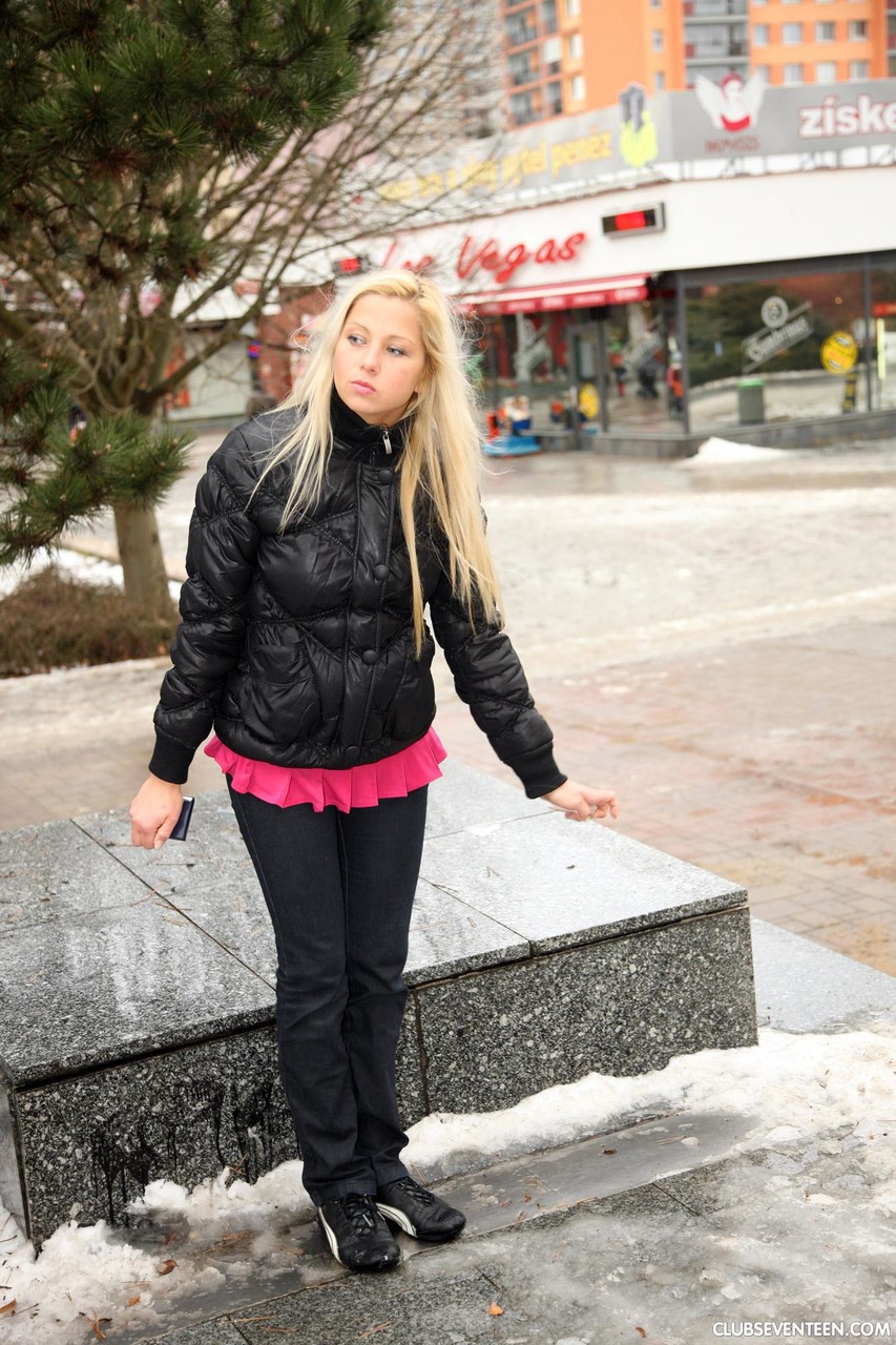 كاثرين إي الجذابة تؤدي صور كلوب سفنتين الحارة