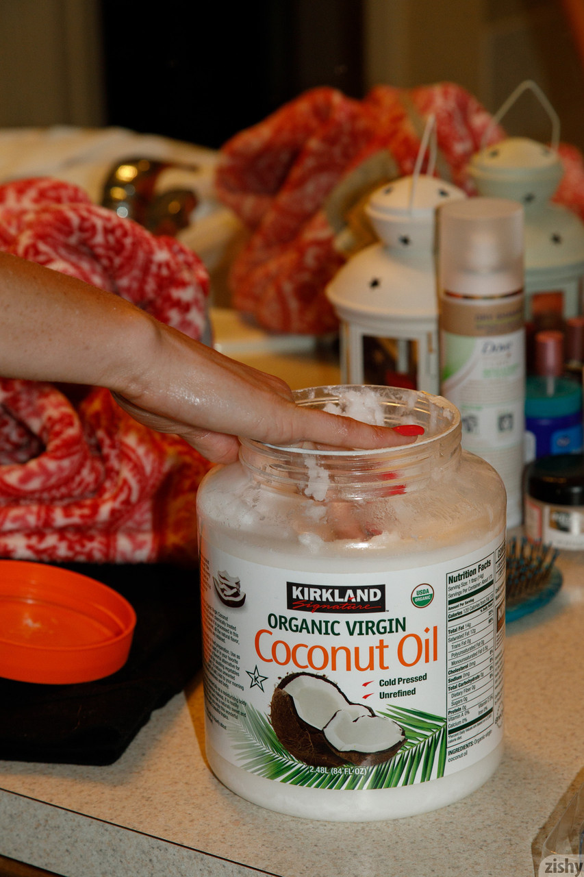 Blonde Babe Dannell Norfolk Oils Sexy Body In Lingerie