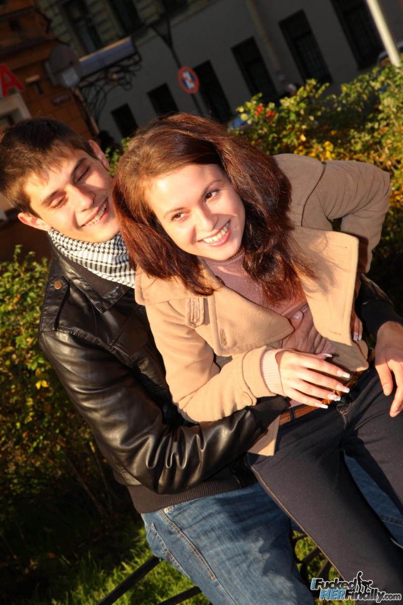 Милая Девушка Келли Делает Минет И Получает Свою Бритую Пизду Заполненной