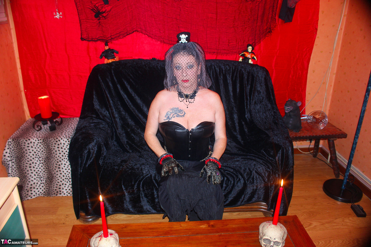 Halloween Mature Lady Mary Bitch Rips Pantyhose To Show Pussy