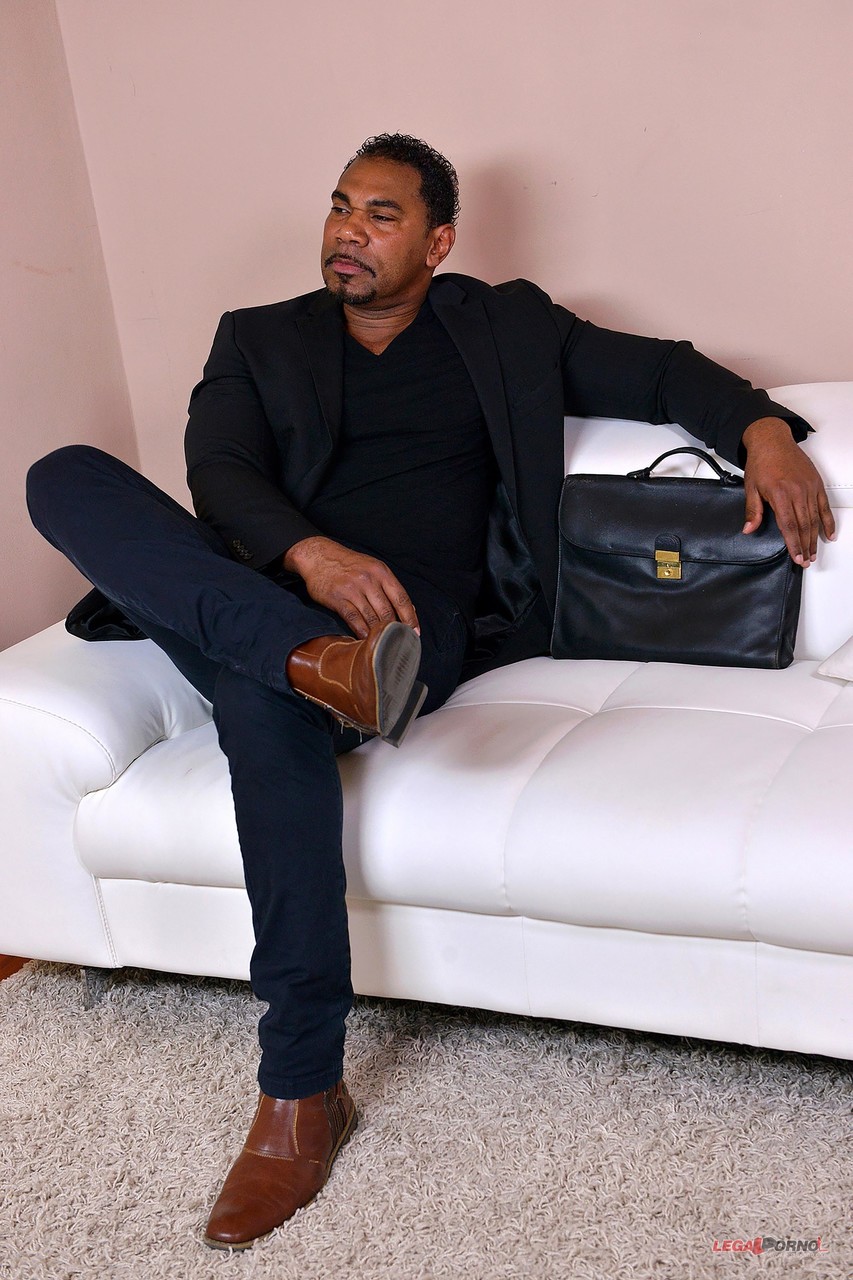 Sexy Braunhaarige Anissa Kate Genießt Harten AnalSex Mit einem Schwarzen Mann