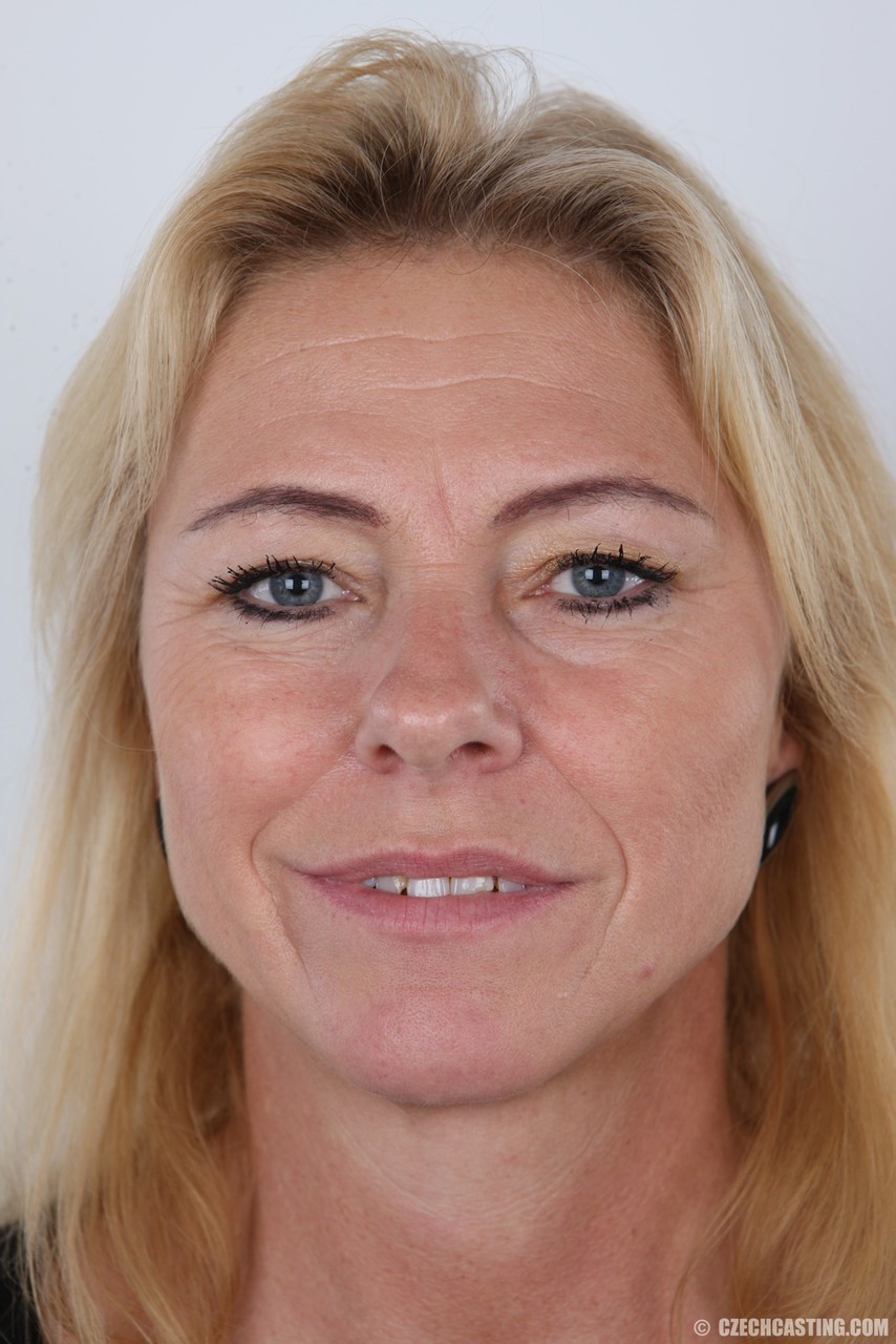 Amateur Mature Zdenka Nude Posing In Porn Lineup