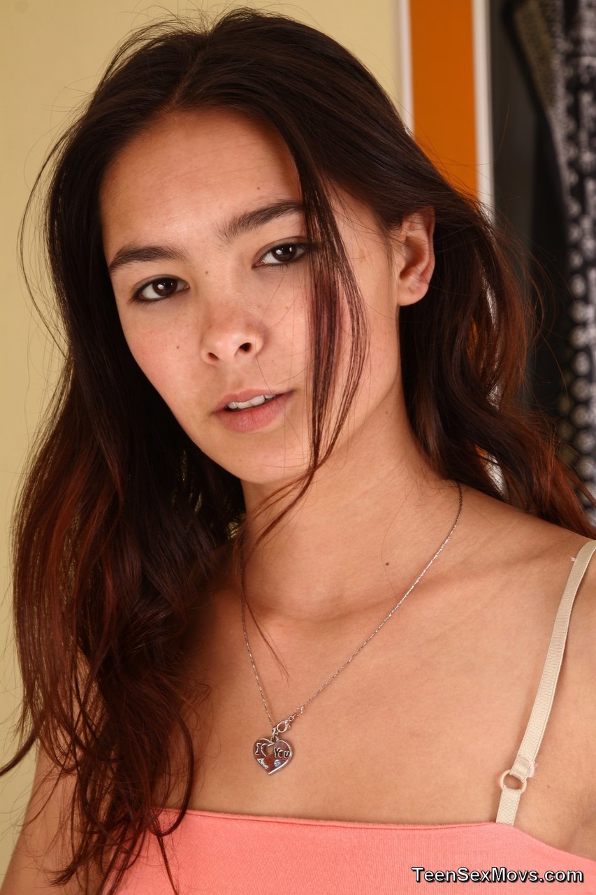 Европейская Подросток Альсу Заполняет Свое Горло И Пизду Твердым Членом