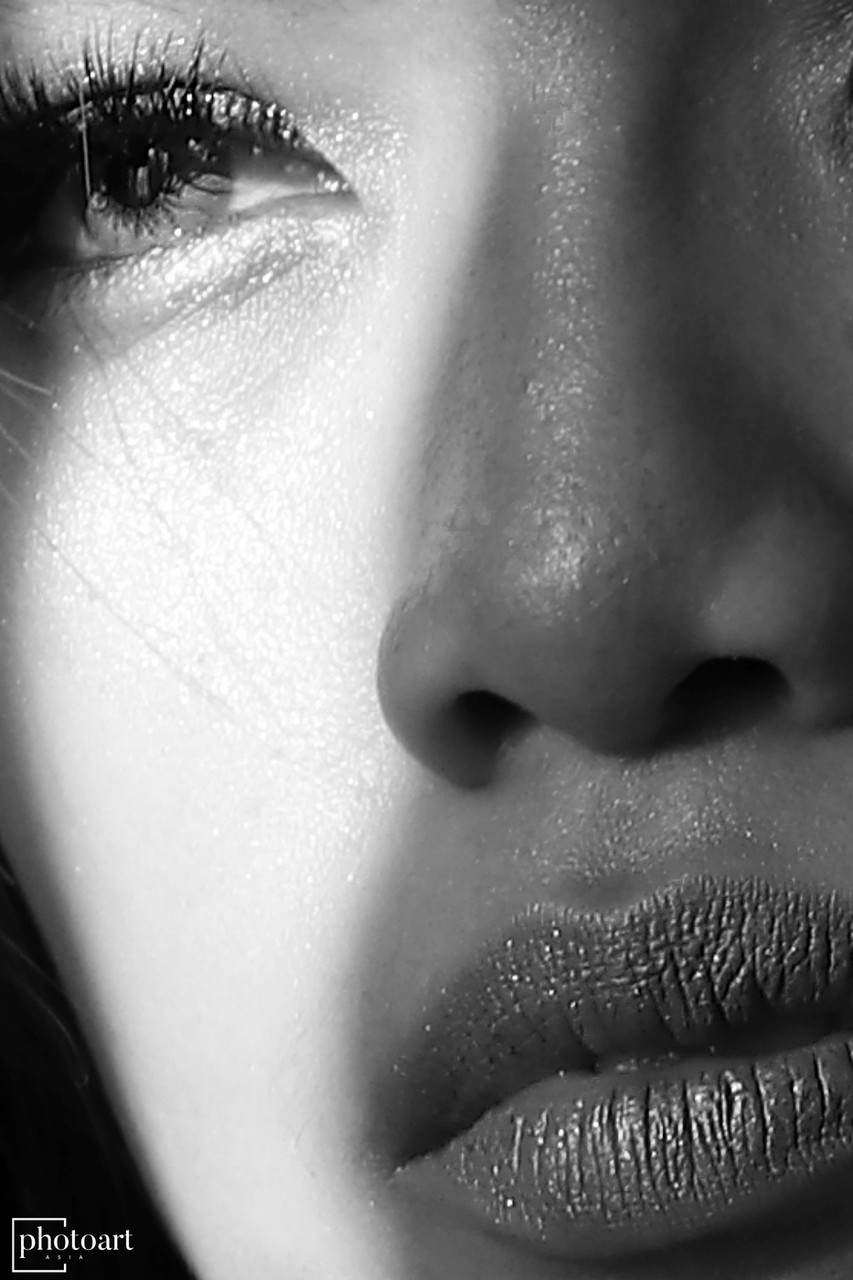 美麗亞洲寶貝展示漂亮紋身並露出可愛雙乳