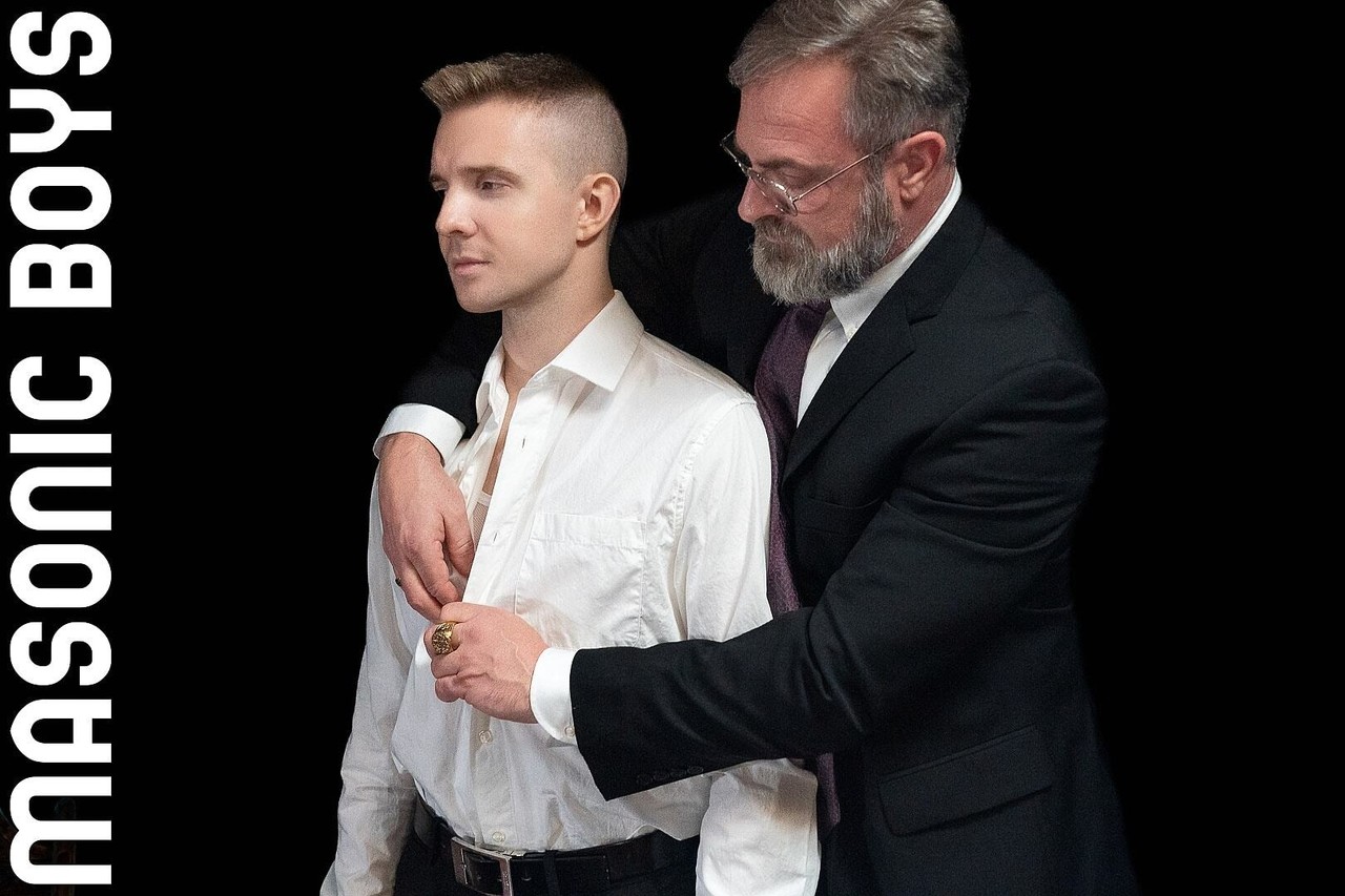 ゲイの盗撮魔たちは熱い若手羊飼い見習いが徹底的なアナル激ピストンを受けるのを見る