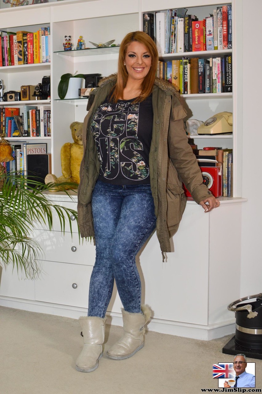 Curvy Female Uncovers Big Boobs And Pierced Nipples While Stripping