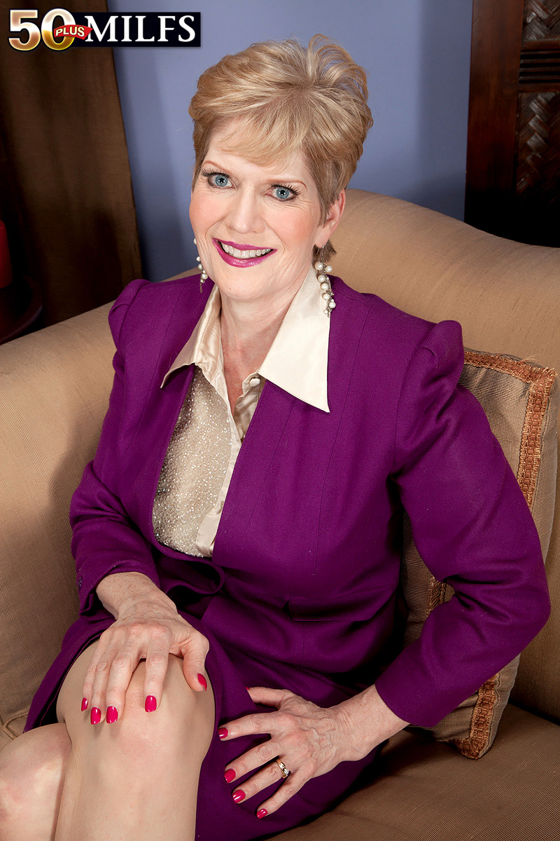 Femme Mûre Sexy Sindee Dix Se Fait Baiser Par Une Énorme Bite