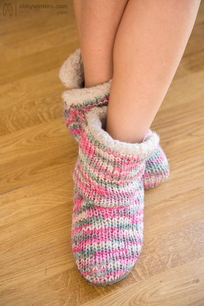 スーパー発情素人スルート・マリナTがトリミングしたマンコとアナルを見せる