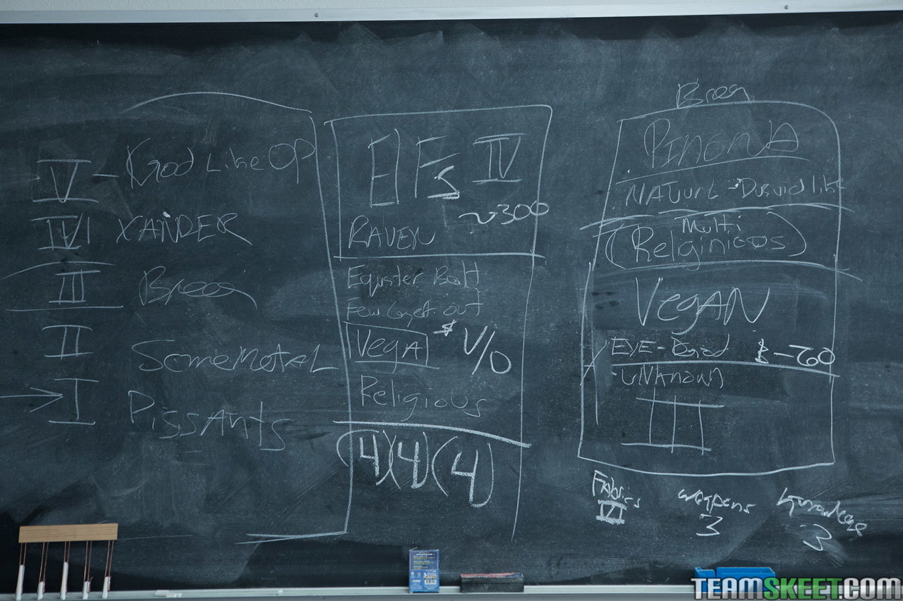 Зубрилка-Студентка Грейси В Очках Сосёт Член Учителя И Получает Сперму На Маленькие Сиськи