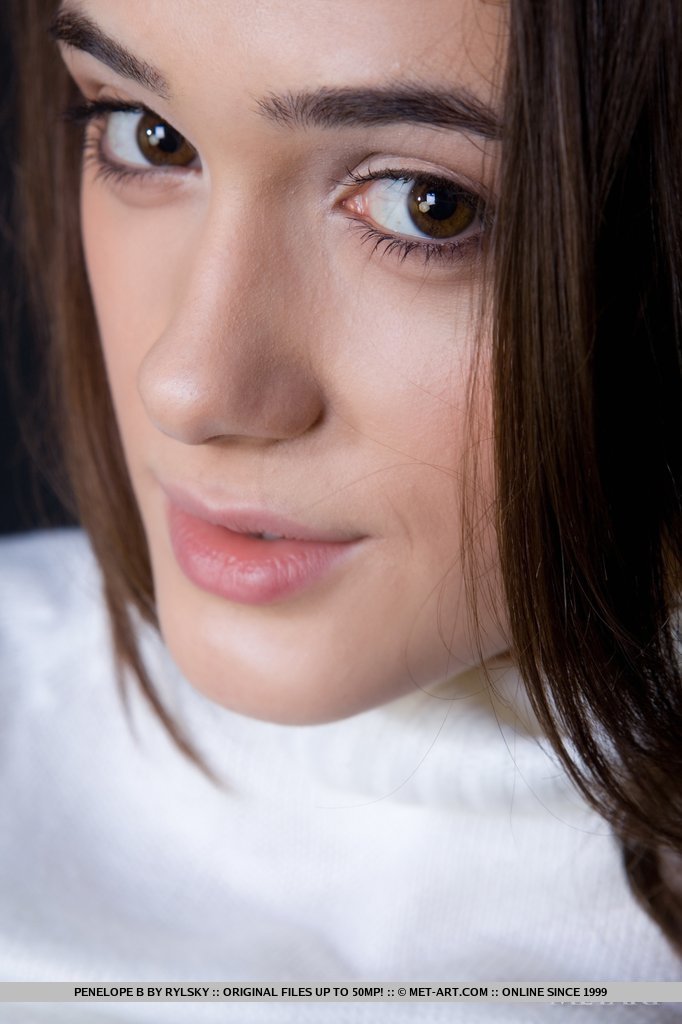 Penelope B Shows Huge Nipples And Shaved Twat While Spreading