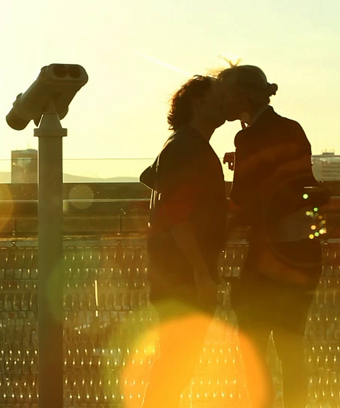 الزوجة الخائنة تلتقي بعشيق أصغر لجنس غير قابل للكبح