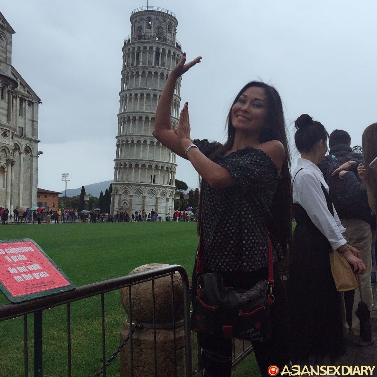 Linda Namorada Asiática Susi Mostra Sua Buceta Depilada De Perto Antes E Depois Do Sexo