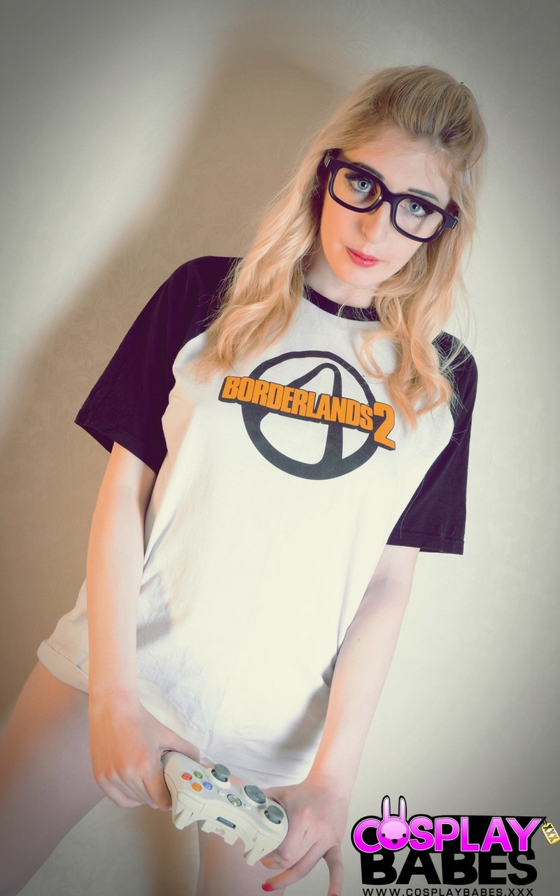 オタクゲーマーガール ジェシカ・ジェンセンが裸でプレイして新ハイスコアを達成