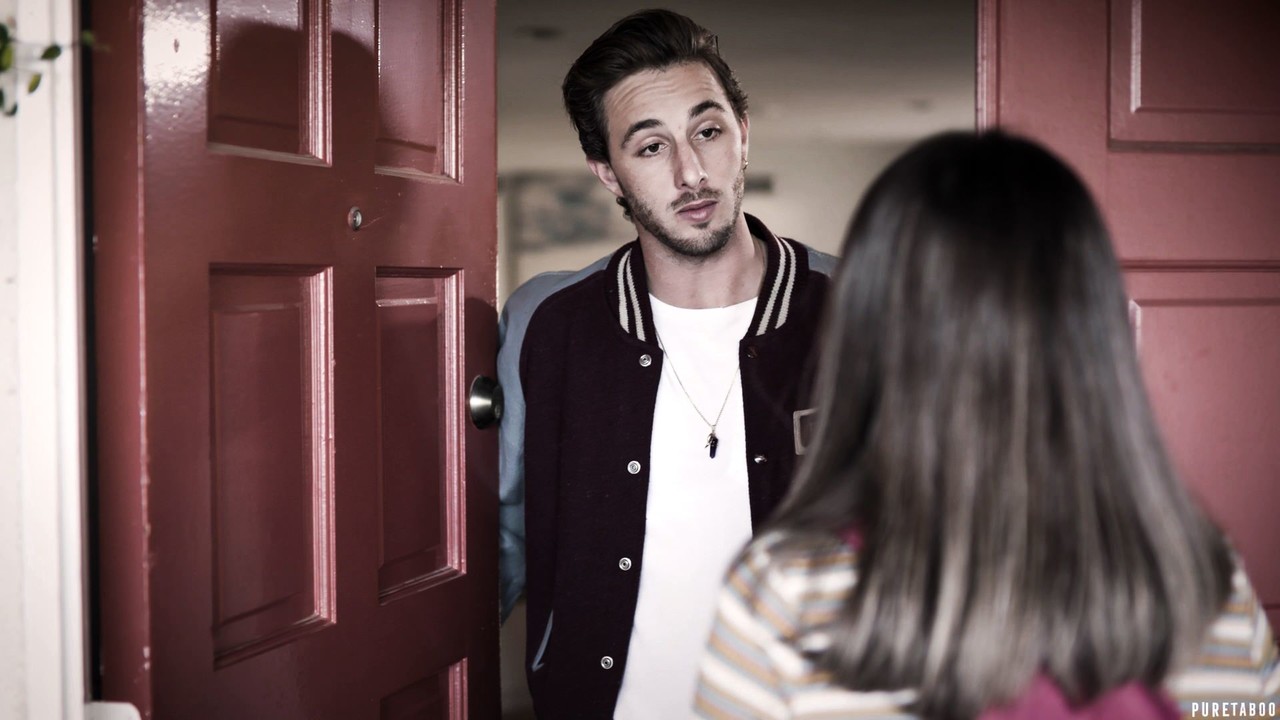 Brunette Adolescente En Lunettes Aften Opal Trompe Son Petit Ami Avec Un Baiseur Excité