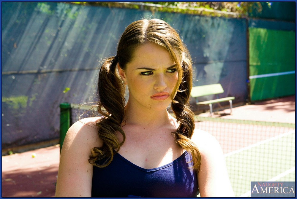 トリー・ブラック 素敵な美人が浴室での熱いセックス後に顔射される