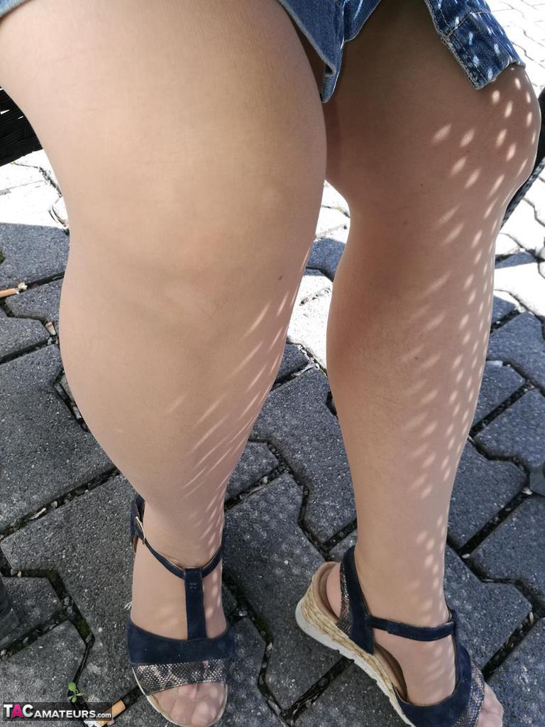 Пизда После Того Как Горячая Ома Спустила Штаны На Террасе