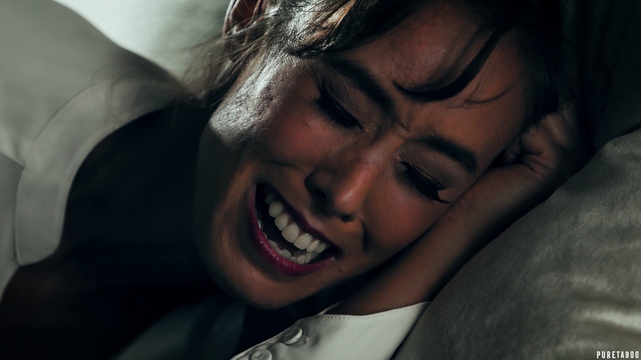 クリスティ・ラブ、ホットな秘書、オフィスで中出しセックス