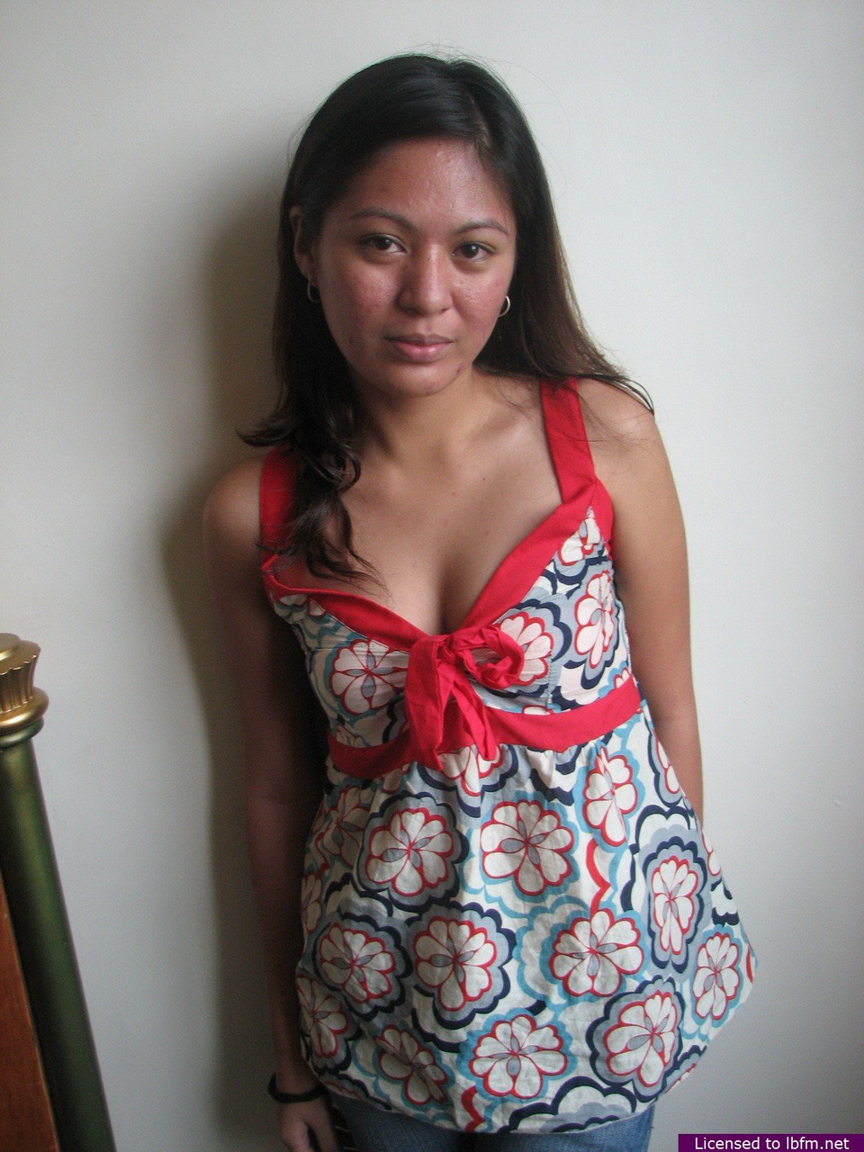 Asiatisches Teenager-Mädchen Aus Abgelegem Bauerndorf Posiert Nackt Für Einfaches Geld