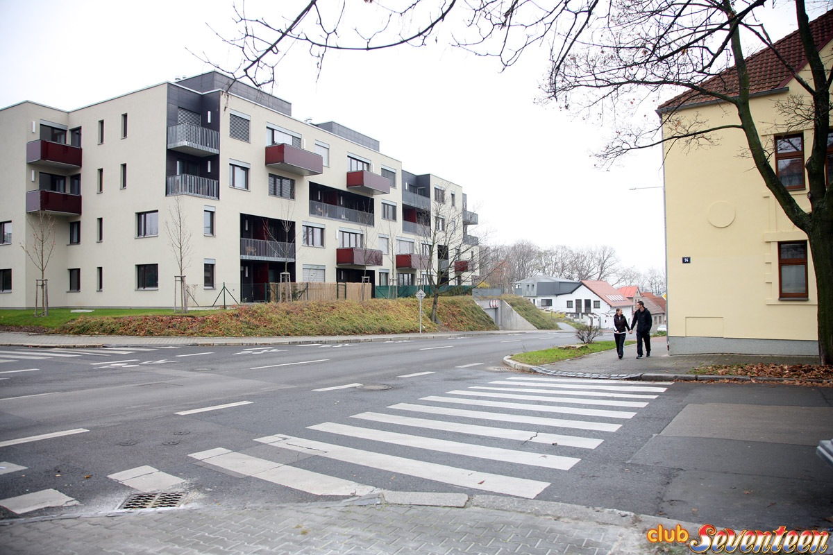 Busige Teen-Muschi Besamt Nach Wilde Fick-Session