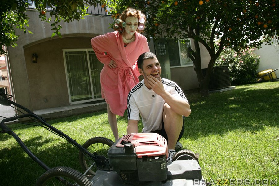 Sheila Marie 性感的妈妈拥有大奶子被操屁股