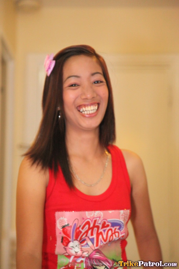 Filipina Morena Lalaine Tira A Roupa E Mostra Sua Buceta Peluda Apretada