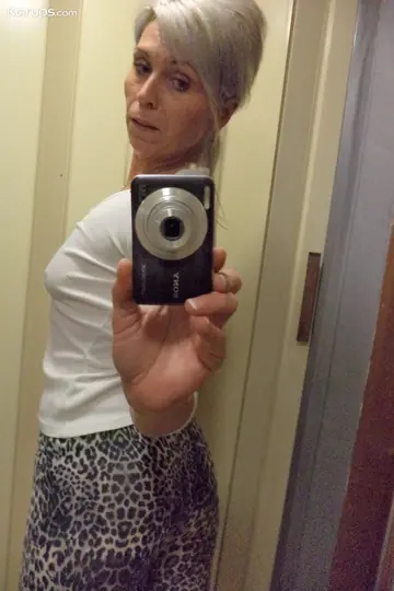 Kathy White – Petite Czech MILF Strips and Spreads Her Pussy in a Mirror Selfie