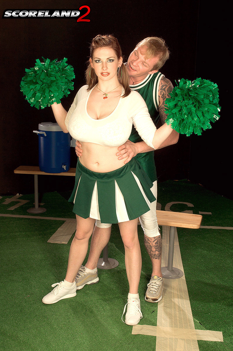 Christy Marks के साथ विशाल स्तन काउगर्ल पर सवारी करती है और पीओवी स्तन नौकरी प्रदान करती है