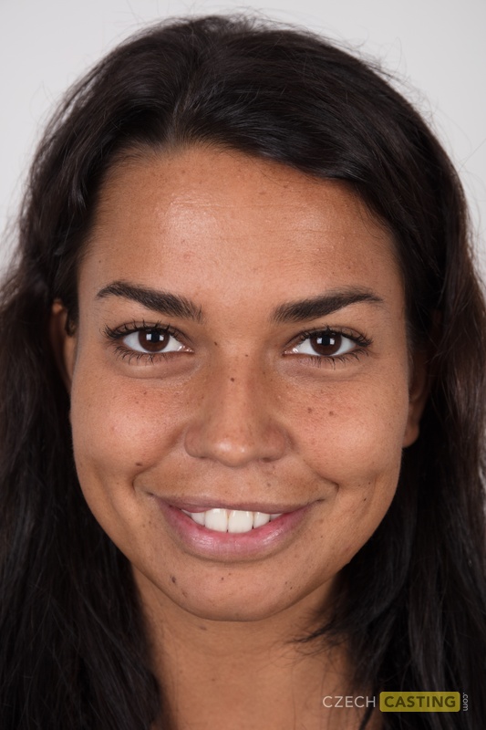 Curvy Primeira Vez Mostra Boceta Pelada Depois De Tirar A Roupa